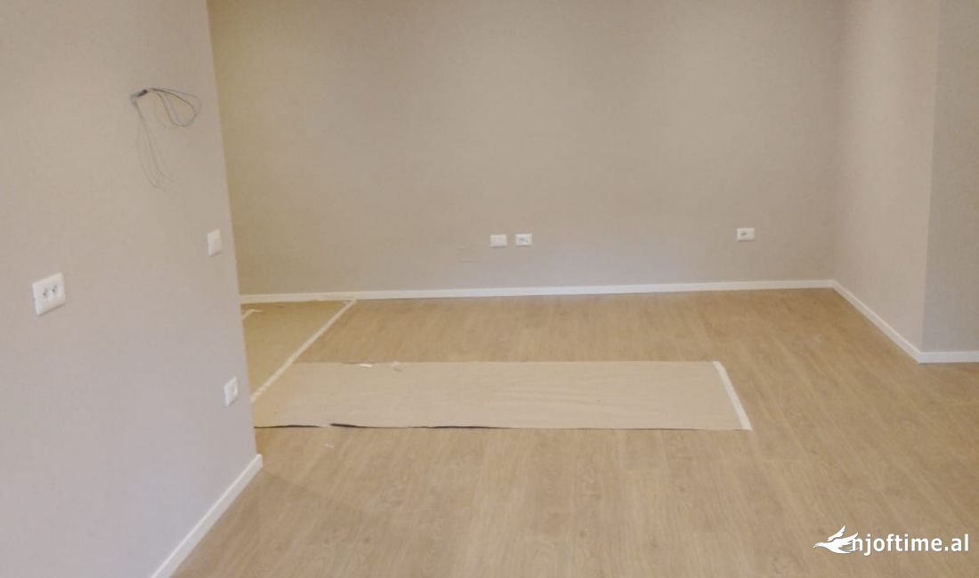 Ambjent biznesi me qera 2+1 950Euro Qender Tirane Rruga e Kavajes 