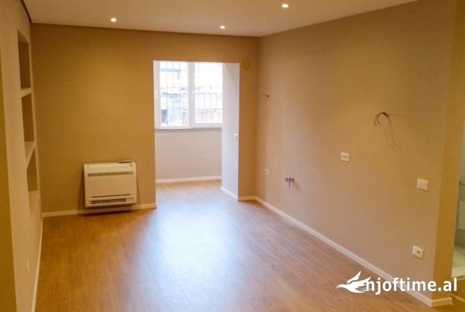 Ambjent biznesi me qera 2+1 950Euro Qender Tirane Rruga e Kavajes 