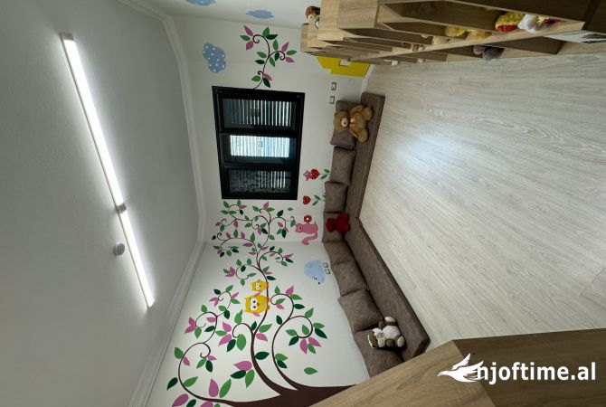 Ambiente Commerciale in Affitto 3+1 a Tirana - 1,000 Euro