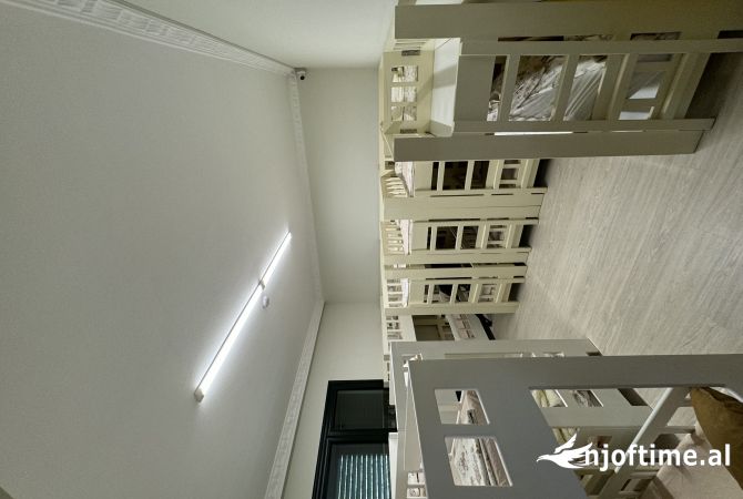 Ambiente Commerciale in Affitto 3+1 a Tirana - 1,000 Euro