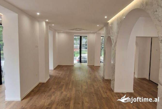 Njesi regatre me qera 2800Euro Ish Ekspozita Tirane 