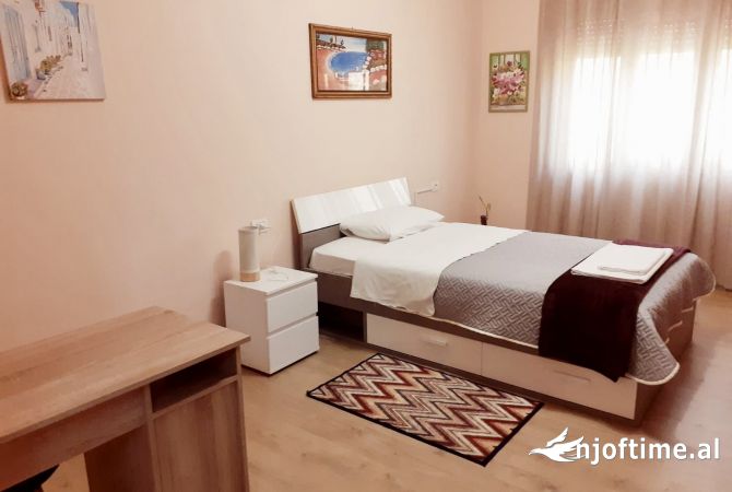 Shtepi me qera Apartament ne Tirane, 2+1, Mobilimi E mobiluar, Pagesa 708  Euro.