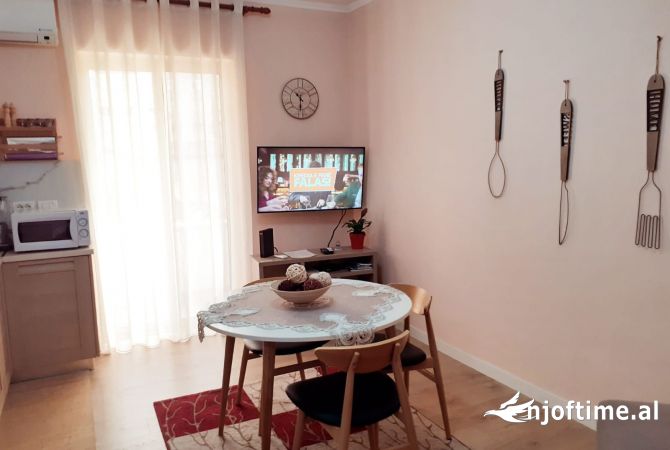 Shtepi me qera Apartament ne Tirane, 2+1, Mobilimi E mobiluar, Pagesa 708  Euro.