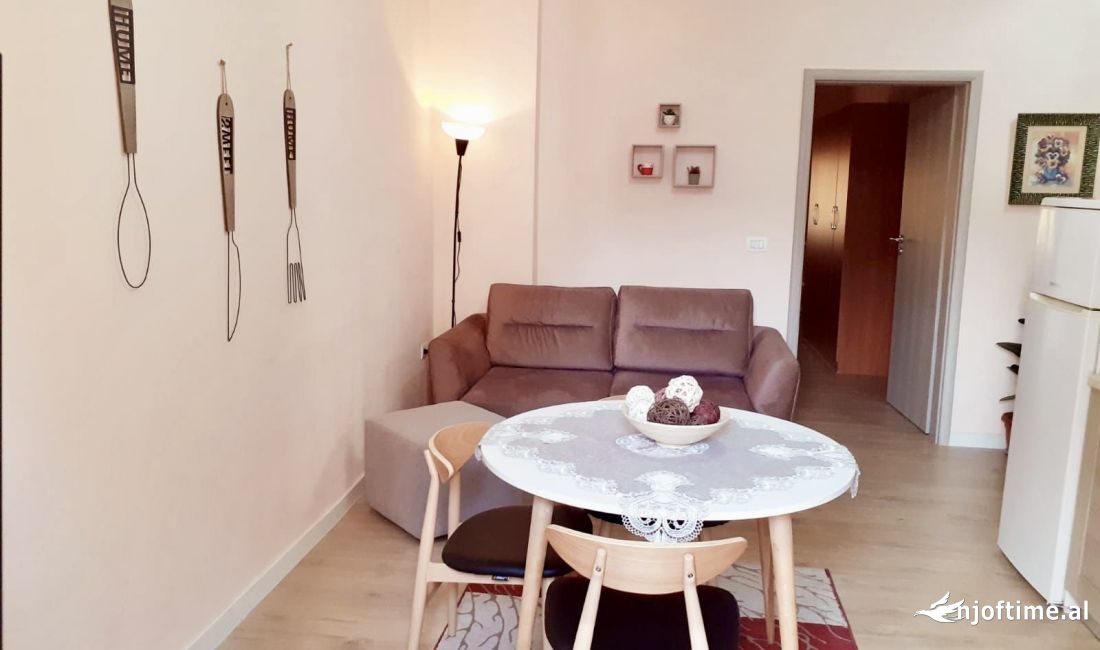Shtepi me qera Apartament ne Tirane, 2+1, Mobilimi E mobiluar, Pagesa 708  Euro.
