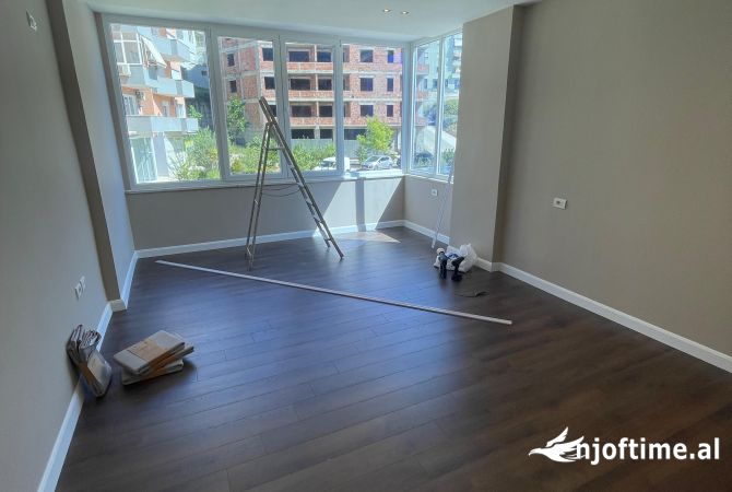 Shtepi ne shitje Apartament ne Tirane, 2+1, Mobilimi Pjeserisht e mobiluar, Pagesa 210,366  Euro.