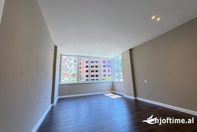 Shtepi ne shitje Apartament ne Tirane, 2+1, Mobilimi Pjeserisht e mobiluar, Pagesa 210,366  Euro.