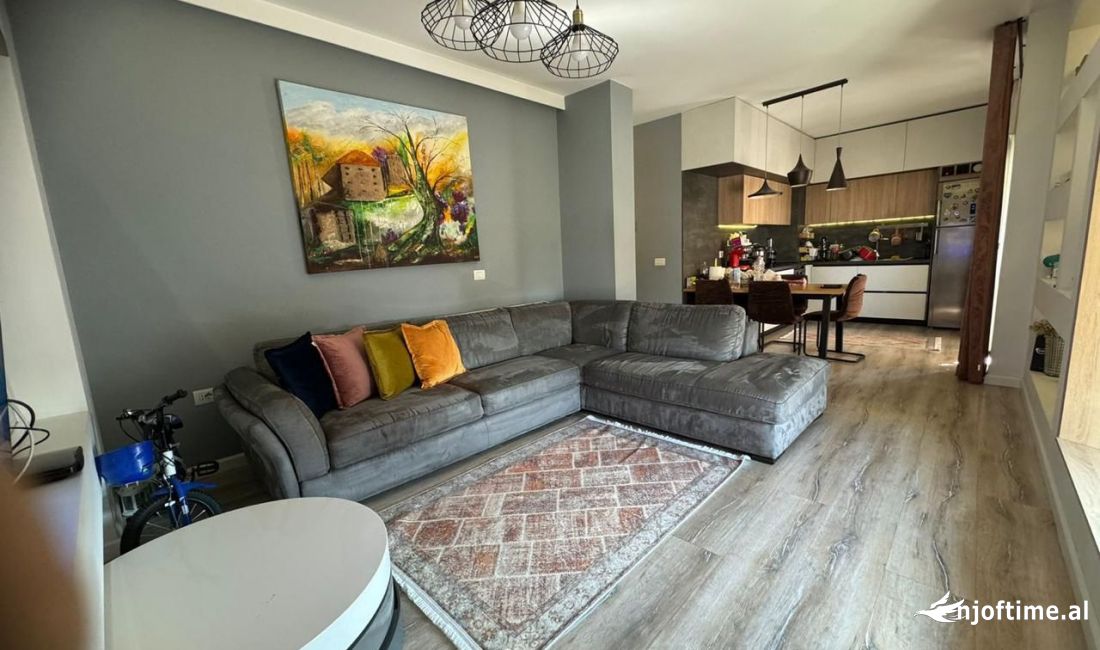 Shtepi ne shitje Apartament ne Tirane, 2+1, Mobilimi E mobiluar, Pagesa 206,087  Euro.