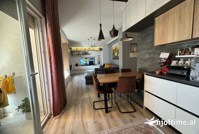 Shtepi ne shitje Apartament ne Tirane, 2+1, Mobilimi E mobiluar, Pagesa 206,087  Euro.