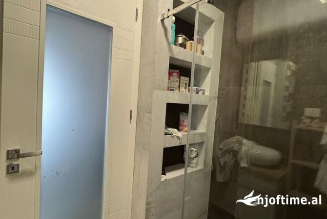 Shtepi ne shitje Apartament ne Tirane, 2+1, Mobilimi E mobiluar, Pagesa 206,087  Euro.