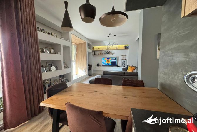 Shtepi ne shitje Apartament ne Tirane, 2+1, Mobilimi E mobiluar, Pagesa 206,087  Euro.