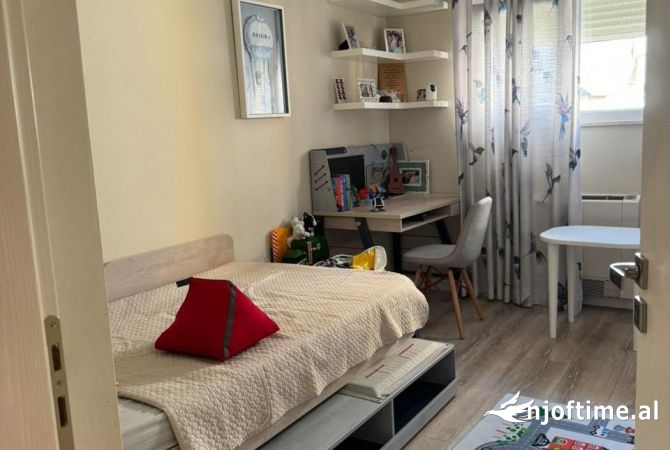 Shtepi ne shitje Apartament ne Tirane, 2+1, Mobilimi E mobiluar, Pagesa 206,087  Euro.