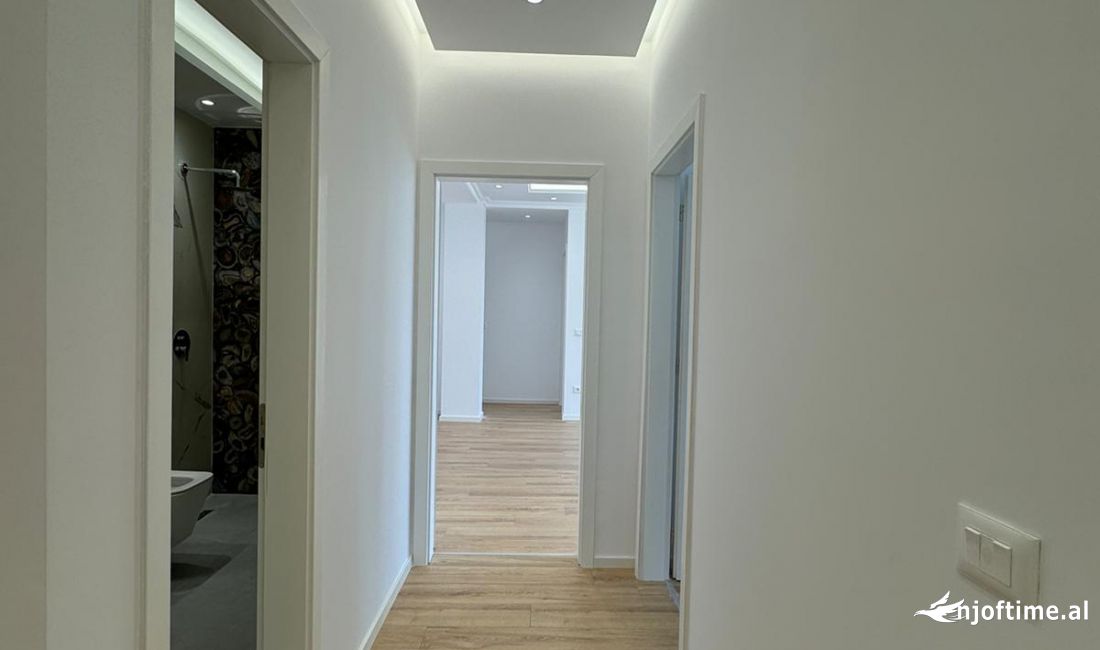 Shtepi ne shitje Apartament ne Tirane, 2+1, Mobilimi Bosh, pa mobiluar, Pagesa 210,055  Euro.