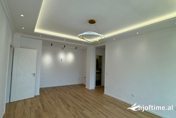 Shtepi ne shitje Apartament ne Tirane, 2+1, Mobilimi Bosh, pa mobiluar, Pagesa 210,055  Euro.