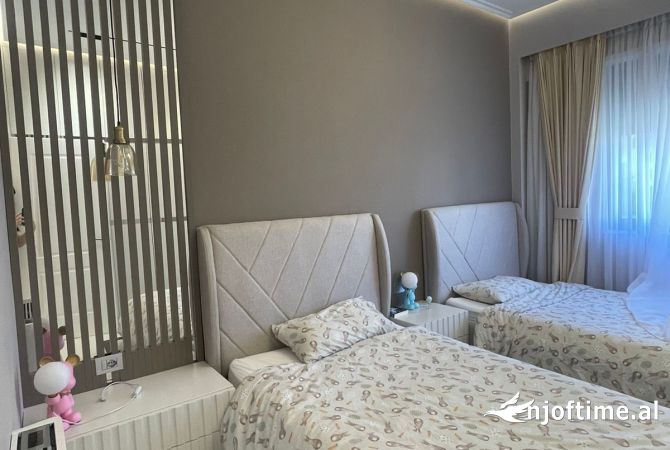 Shtepi ne shitje Duplex(shtepi me 2 kate) ne Tirane, 3+1, Mobilimi E mobiluar, Pagesa 450,001  Euro.