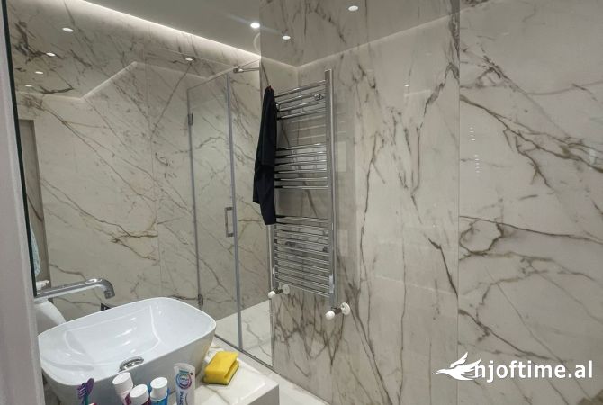 Shtepi ne shitje Duplex(shtepi me 2 kate) ne Tirane, 3+1, Mobilimi E mobiluar, Pagesa 450,001  Euro.