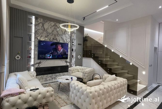 Shtepi ne shitje Duplex(shtepi me 2 kate) ne Tirane, 3+1, Mobilimi E mobiluar, Pagesa 450,001  Euro.