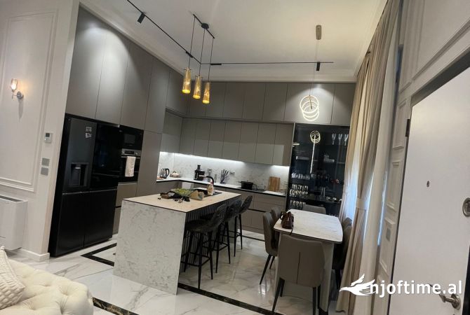 Shtepi ne shitje Duplex(shtepi me 2 kate) ne Tirane, 3+1, Mobilimi E mobiluar, Pagesa 450,001  Euro.