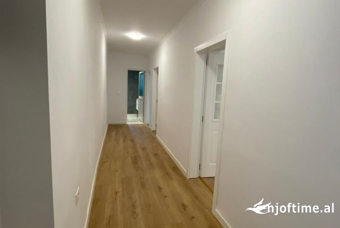 Shtepi ne shitje Apartament ne Tirane, 2+1, Mobilimi Bosh, pa mobiluar, Pagesa 185,066  Euro.