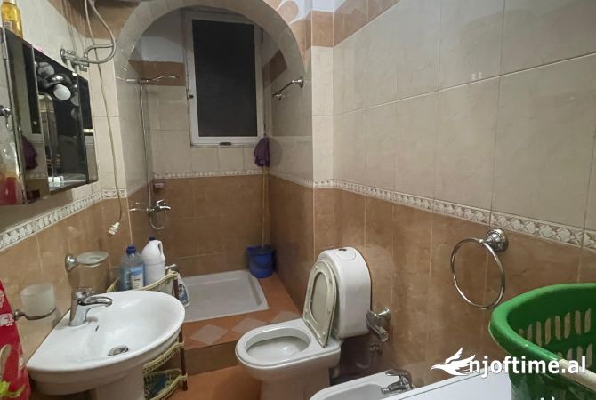 Shtepi ne shitje Apartament ne Tirane, 1+1, Mobilimi E mobiluar, Pagesa 130,077  Euro.