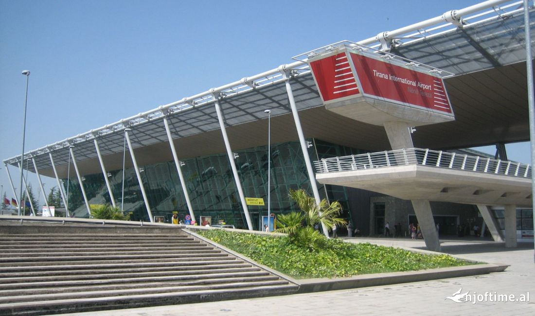 Shitet Objekt 2 katesh+ toke Aeroporti “Nene Tereza” , Rinas 