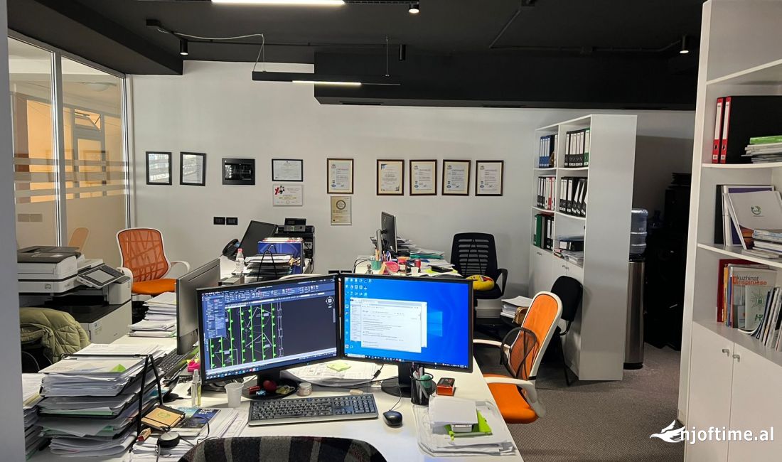 Ambient Zyre  me qera te Pazari ri,Tirane