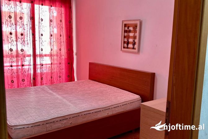 Shtepi me qera Apartament ne Tirane, 1+1, Mobilimi E mobiluar, Pagesa 355  Euro.