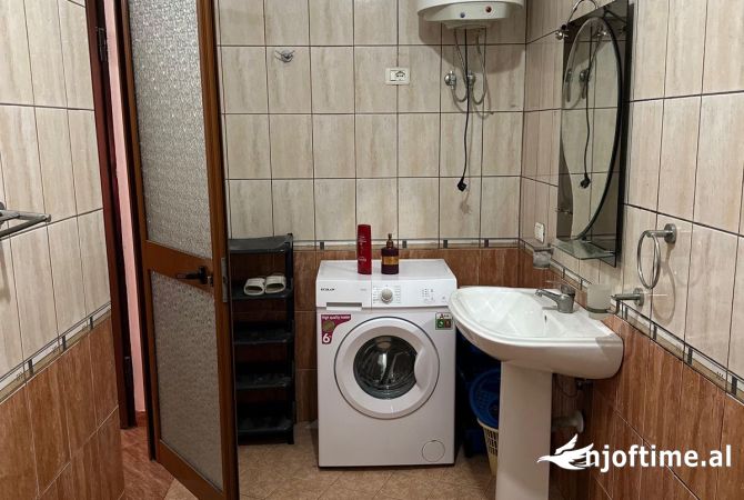 Shtepi me qera Apartament ne Tirane, 1+1, Mobilimi E mobiluar, Pagesa 355  Euro.