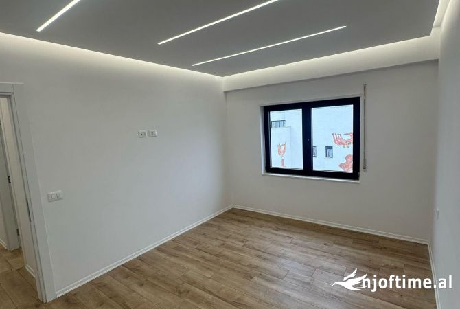 Shtepi ne shitje Apartament ne Tirane, 1+1, Mobilimi Bosh, pa mobiluar, Pagesa 144,033  Euro.