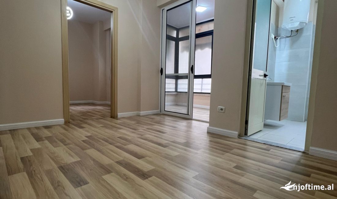 Shtepi ne shitje Apartament ne Tirane, 2+1, Mobilimi Bosh, pa mobiluar, Pagesa 115,003  Euro.