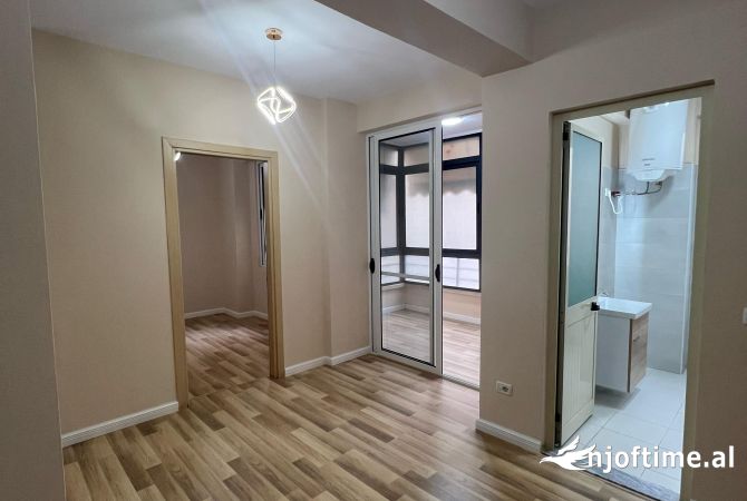 Shtepi ne shitje Apartament ne Tirane, 2+1, Mobilimi Bosh, pa mobiluar, Pagesa 115,003  Euro.