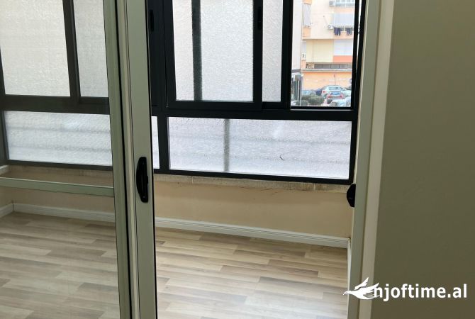 Shtepi ne shitje Apartament ne Tirane, 2+1, Mobilimi Bosh, pa mobiluar, Pagesa 115,003  Euro.