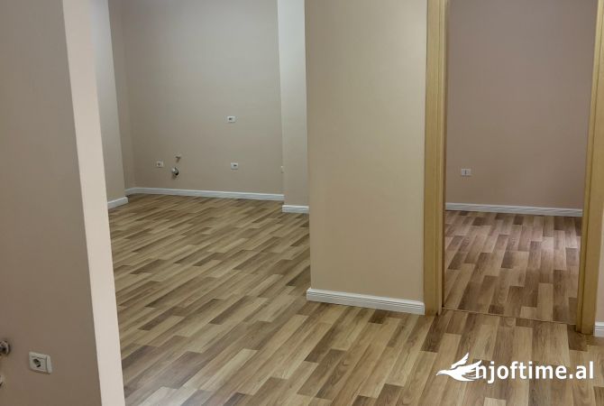 Shtepi ne shitje Apartament ne Tirane, 2+1, Mobilimi Bosh, pa mobiluar, Pagesa 115,003  Euro.