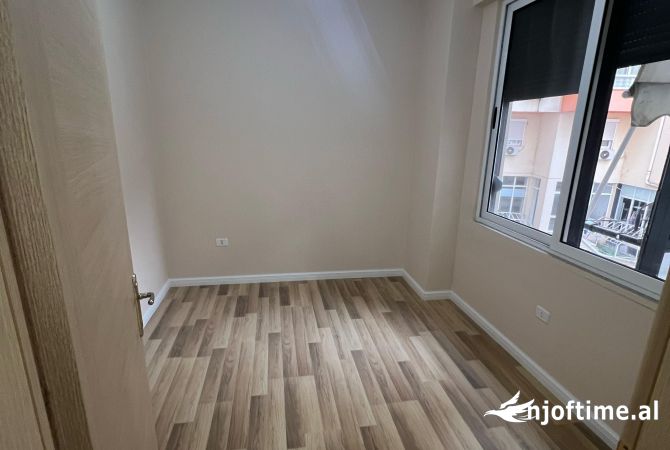 Shtepi ne shitje Apartament ne Tirane, 2+1, Mobilimi Bosh, pa mobiluar, Pagesa 115,003  Euro.
