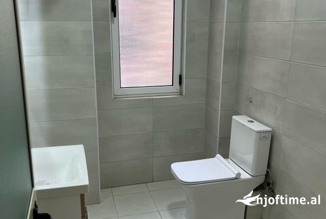 Shtepi ne shitje Apartament ne Tirane, 2+1, Mobilimi Bosh, pa mobiluar, Pagesa 115,003  Euro.