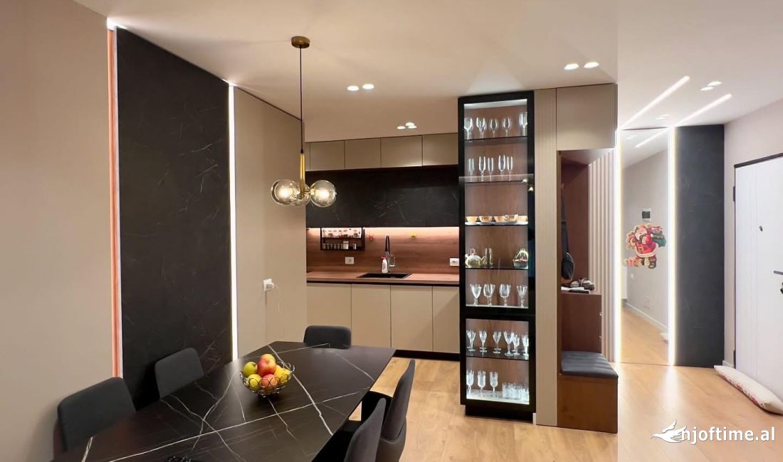 Shtepi ne shitje Apartament ne Tirane, 2+1, Mobilimi E mobiluar, Pagesa 210,033  Euro.