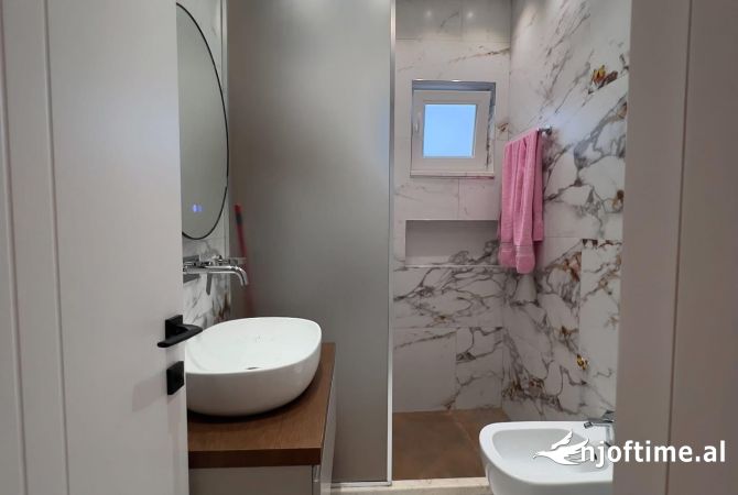 Shtepi ne shitje Apartament ne Tirane, 2+1, Mobilimi E mobiluar, Pagesa 210,033  Euro.