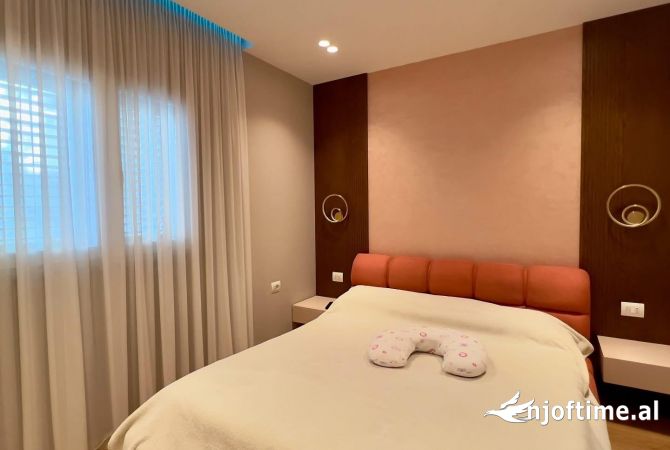 Shtepi ne shitje Apartament ne Tirane, 2+1, Mobilimi E mobiluar, Pagesa 210,033  Euro.