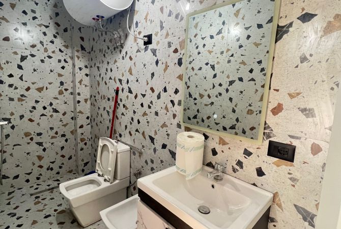 Shtepi ne shitje Apartament ne Tirane, 2+1, Mobilimi Bosh, pa mobiluar, Pagesa 155,003  Euro.