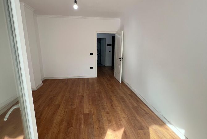 Shtepi ne shitje Apartament ne Tirane, 2+1, Mobilimi Bosh, pa mobiluar, Pagesa 155,003  Euro.