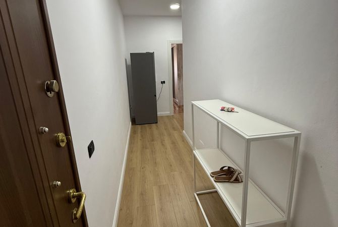 Shtepi me qera Apartament ne Tirane, 1+1, Mobilimi E mobiluar, Pagesa 453  Euro.