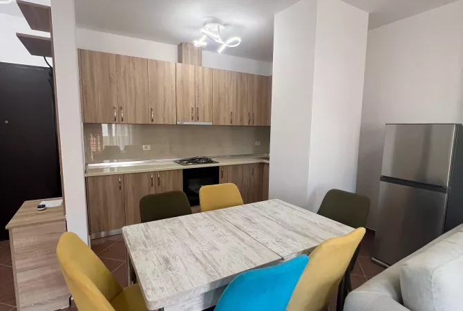 Shtepi ne shitje Apartament ne Tirane, 2+1, Mobilimi E mobiluar, Pagesa 199,066  Euro.