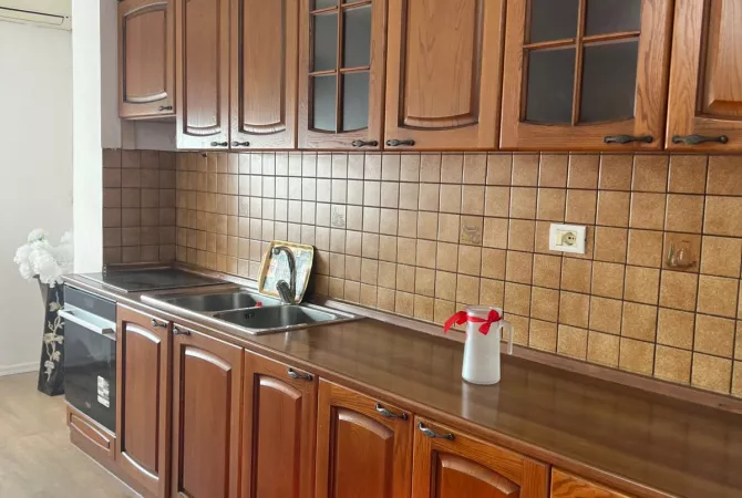 Shtepi ne shitje Apartament ne Tirane, 2+1, Mobilimi E mobiluar, Pagesa 135,000  Euro.