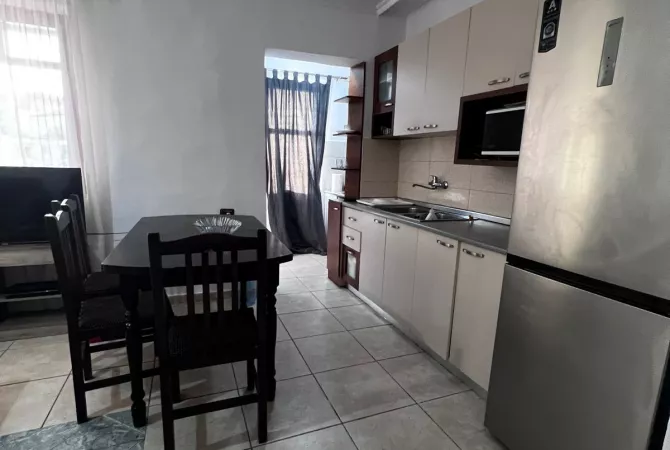 Shtepi ne shitje Apartament ne Tirane, 1+1, Mobilimi E mobiluar, Pagesa 85,000  Euro.