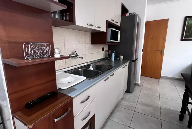 Shtepi ne shitje Apartament ne Tirane, 1+1, Mobilimi E mobiluar, Pagesa 85,000  Euro.