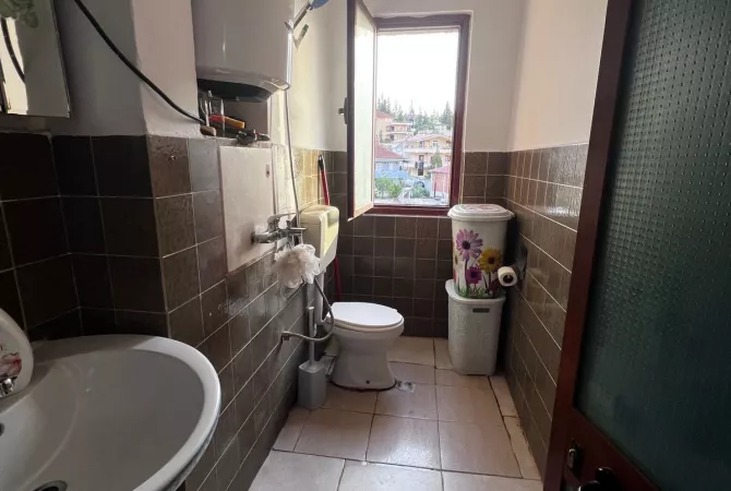 Shtepi ne shitje Apartament ne Tirane, 1+1, Mobilimi E mobiluar, Pagesa 85,000  Euro.