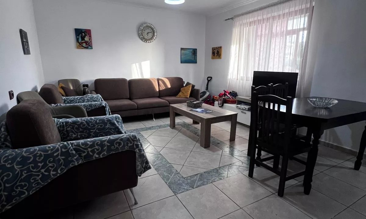 Shtepi ne shitje Apartament ne Tirane, 1+1, Mobilimi E mobiluar, Pagesa 85,000  Euro.