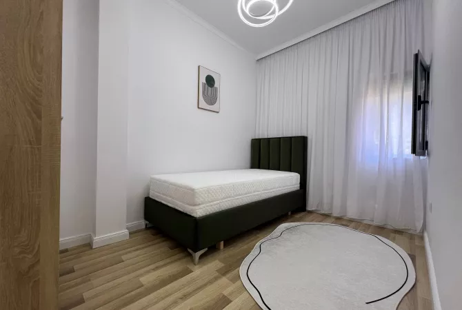 Shtepi ne shitje Apartament ne Tirane, 2+1, Mobilimi E mobiluar, Pagesa 109,033  Euro.