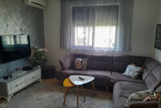 Shtepi ne shitje Apartament ne Tirane, 2+1, Mobilimi E mobiluar, Pagesa 117,000  Euro.
