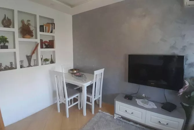 Shtepi ne shitje Apartament ne Tirane, 2+1, Mobilimi E mobiluar, Pagesa 117,000  Euro.