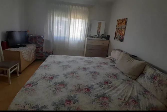 Shtepi ne shitje Apartament ne Tirane, 2+1, Mobilimi E mobiluar, Pagesa 117,000  Euro.